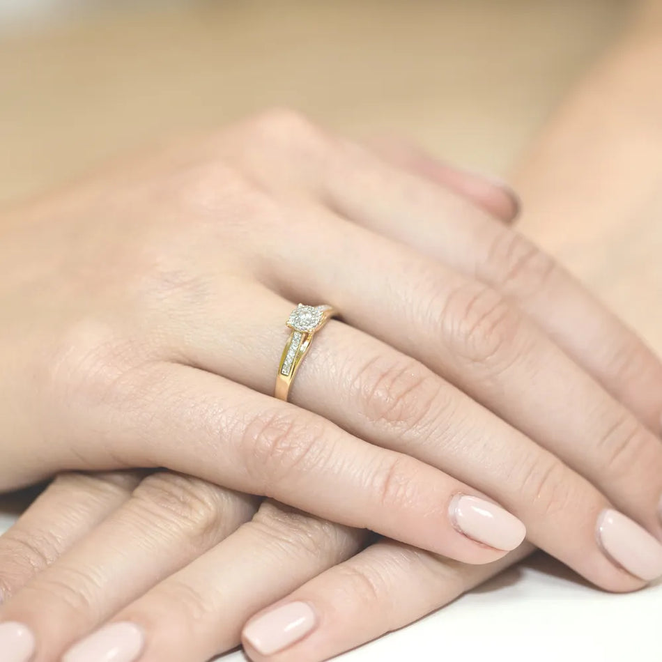 gold-ring-with-0-04ct-and-0-09ct-diamonds-w0034-diw-01