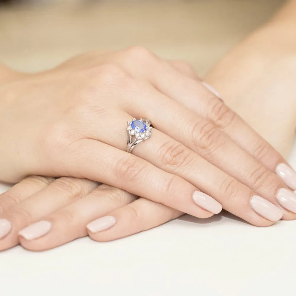 gold-ring-with-0-70ct-tansanit-and-0-30ct-diamonds-w0037-tap-01