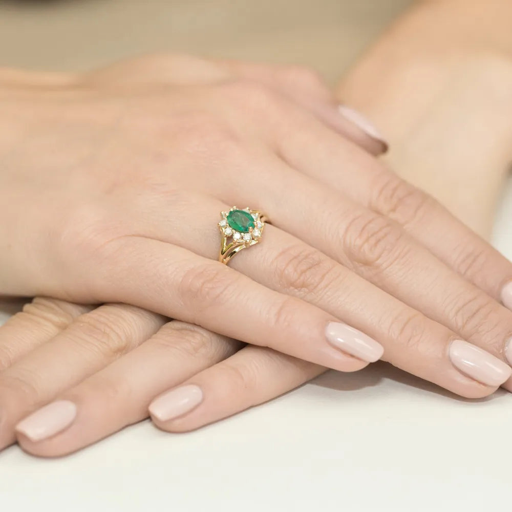 zlatý prsten s 0,80ct smaragdem a 0,30ct diamanty w0037-emg-01