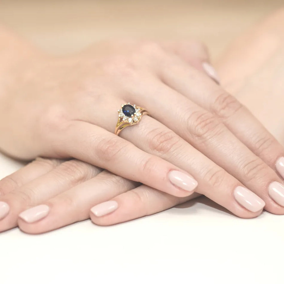 gold-ring-with-0-90ct-sapphire-and-0-30ct-diamonds-w0037-sab-01