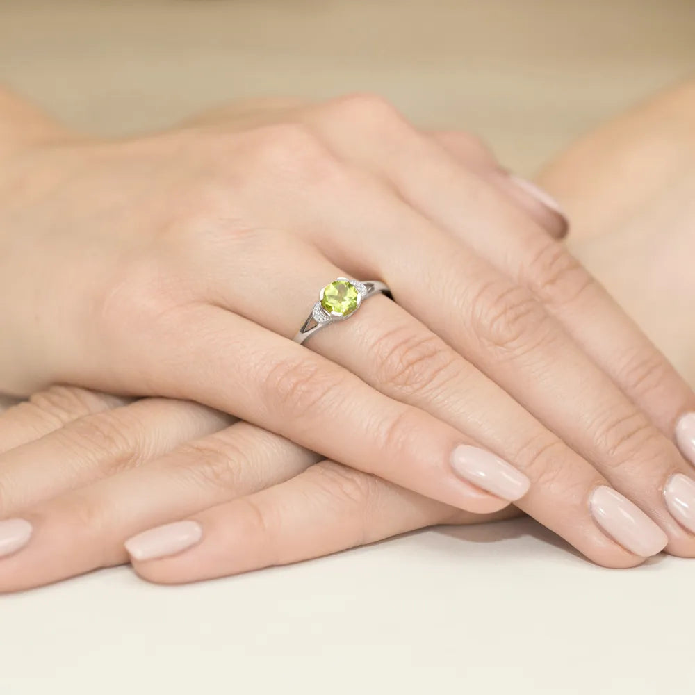 zlatý prsten s 1,00 ct olivínem a 0,01 ct diamanty w0040-peg-01