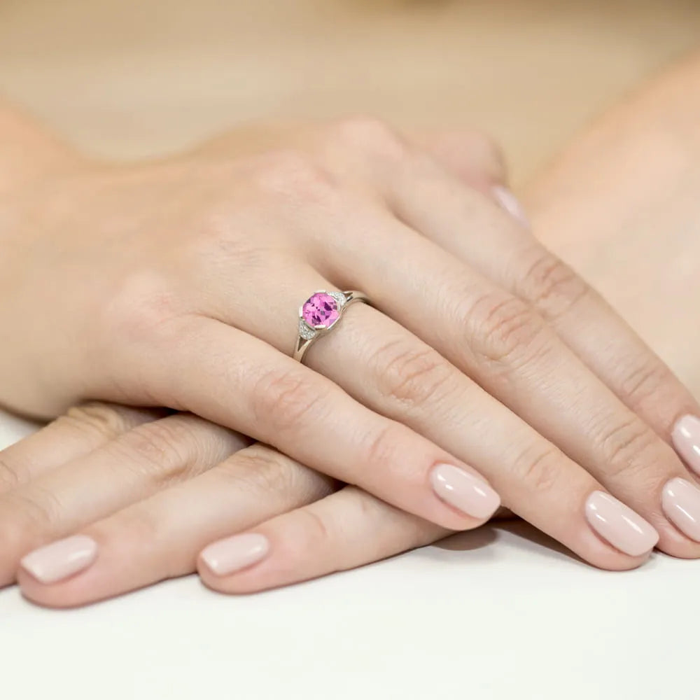 gold-ring-with-1-10ct-pink-topaz-and-0-01ct-diamonds-w0040-top-01