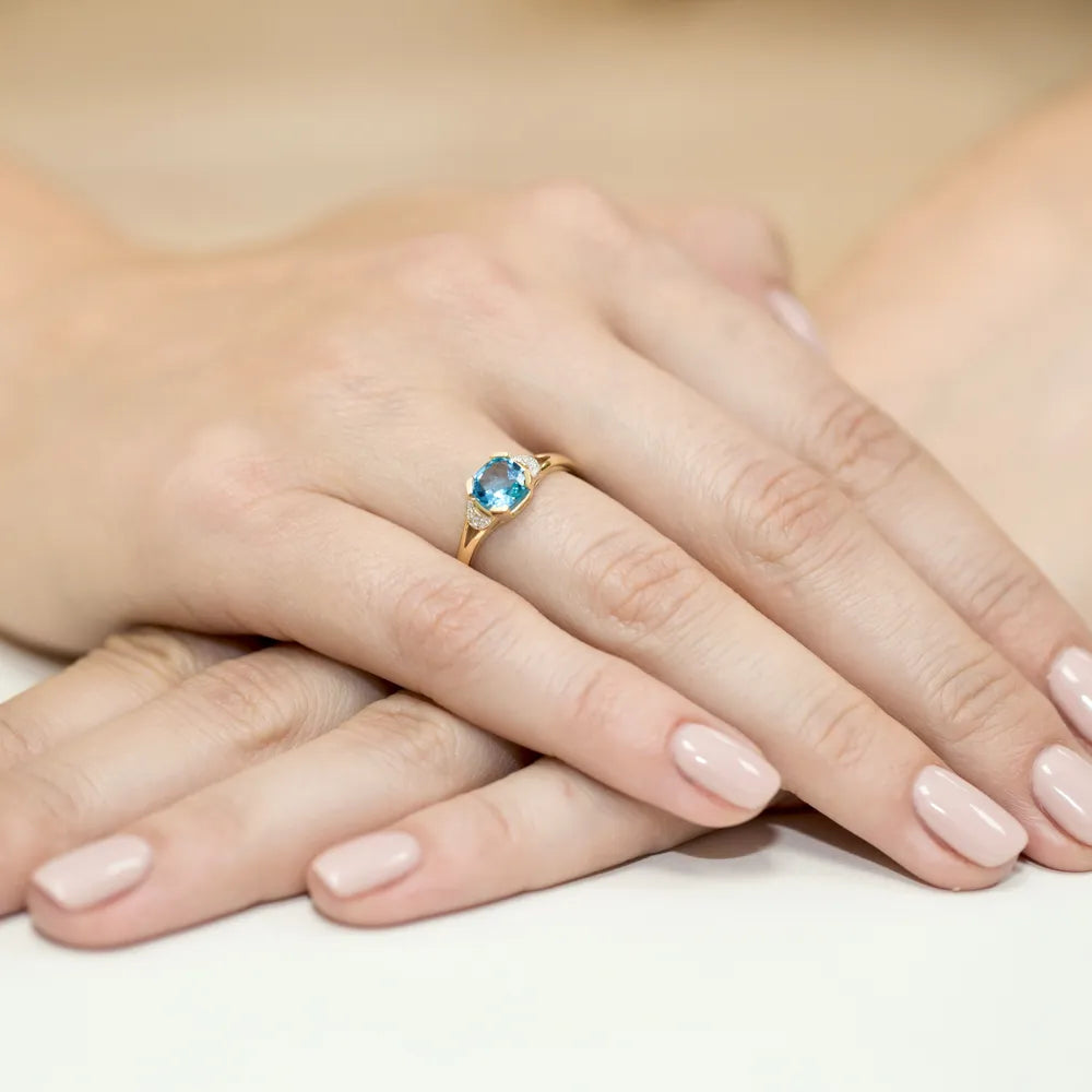 zlatý prsten s topazem 1,10 ct a diamanty 0,01 ct w0040-tob-01