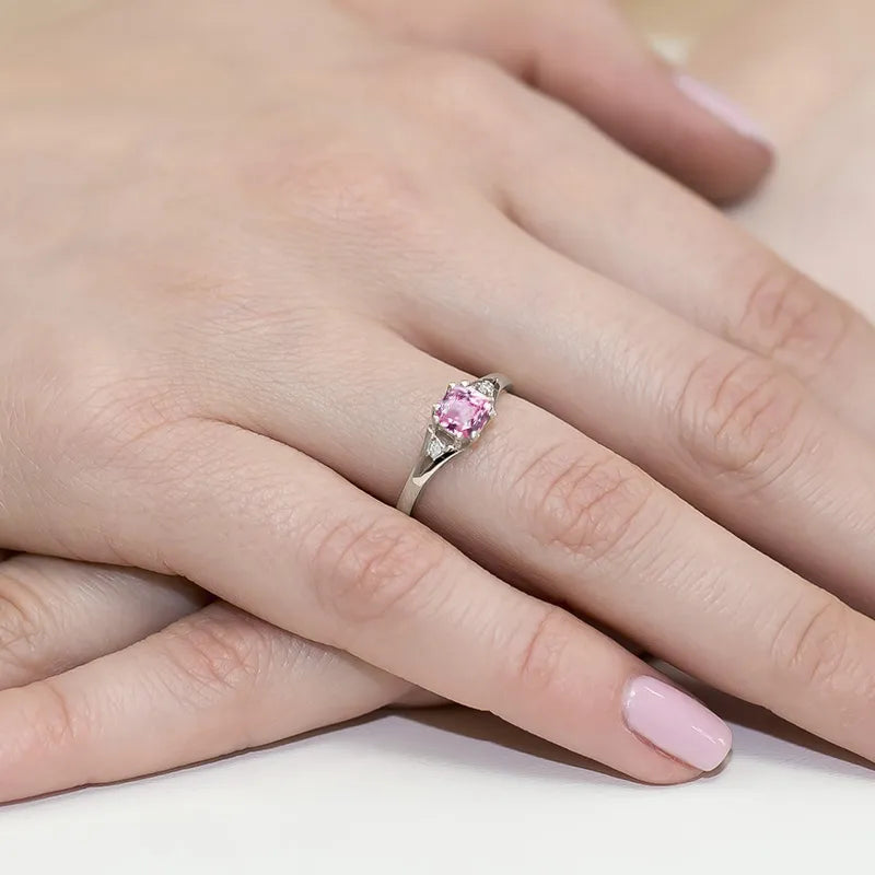 prsten-ze-zlata-s-růžovým-topazem-0-65ct-a-diamanty-0-029ct-w0044-horní-01