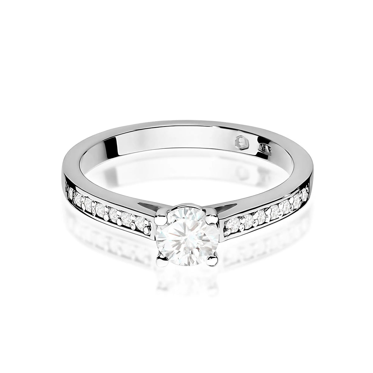 prsten-ze-zlata-s-laboratorně-vyrobenými-diamanty-0-50ct-a-0-12ct-w0052-ldw-02