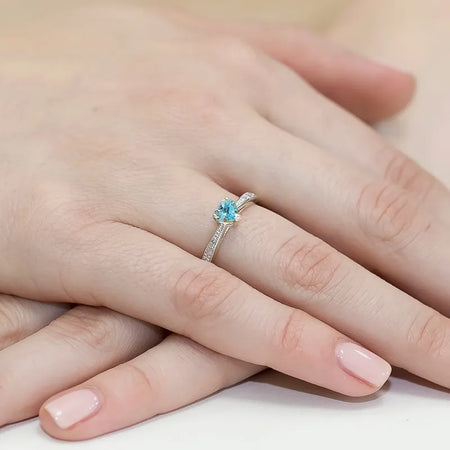 zlatý prsten s topazem 0,50 ct a diamanty 0,03 ct w0065-tob-01