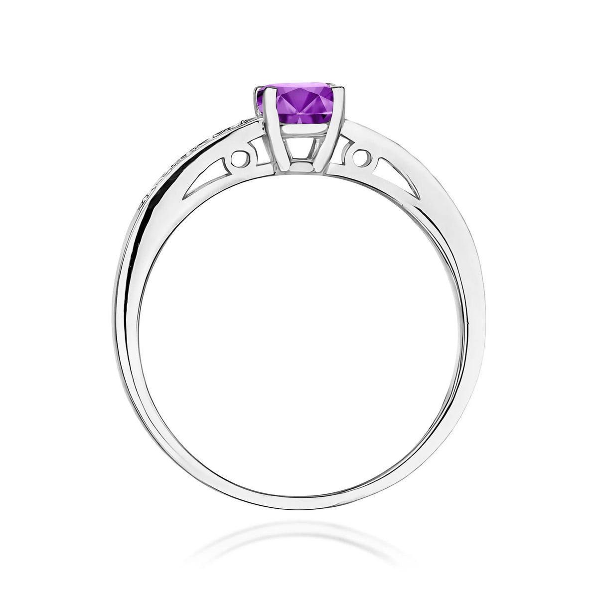 Prsten z bílého 14k zlata s diamanty na ramenou prstenu s ametystem 0,50 ct a diamanty 0,05 ct