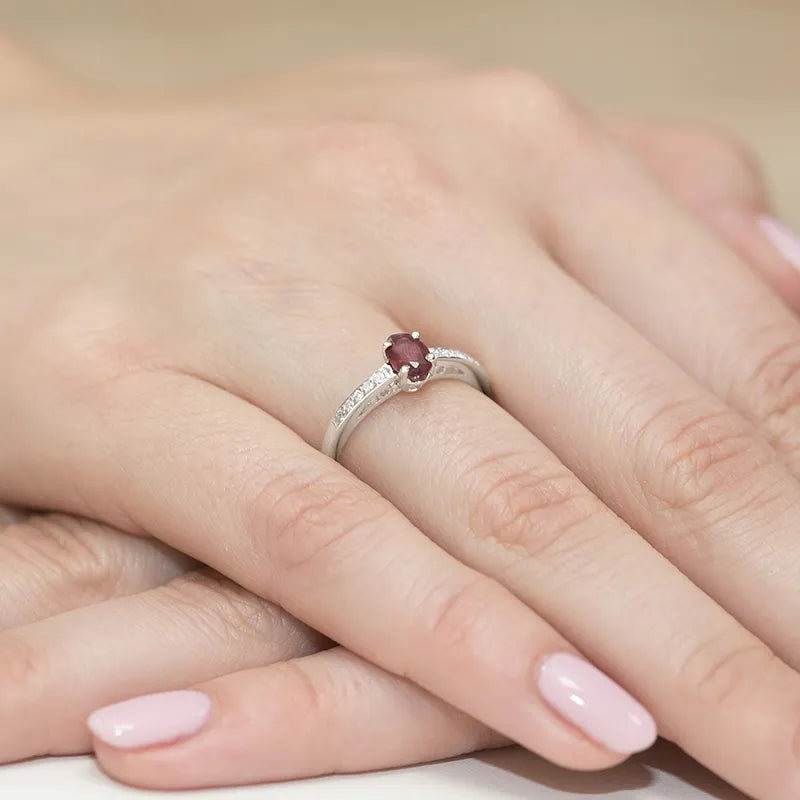 zlatý prsten s 0,60ct rubínem a 0,05ct diamanty w0067-rur-01