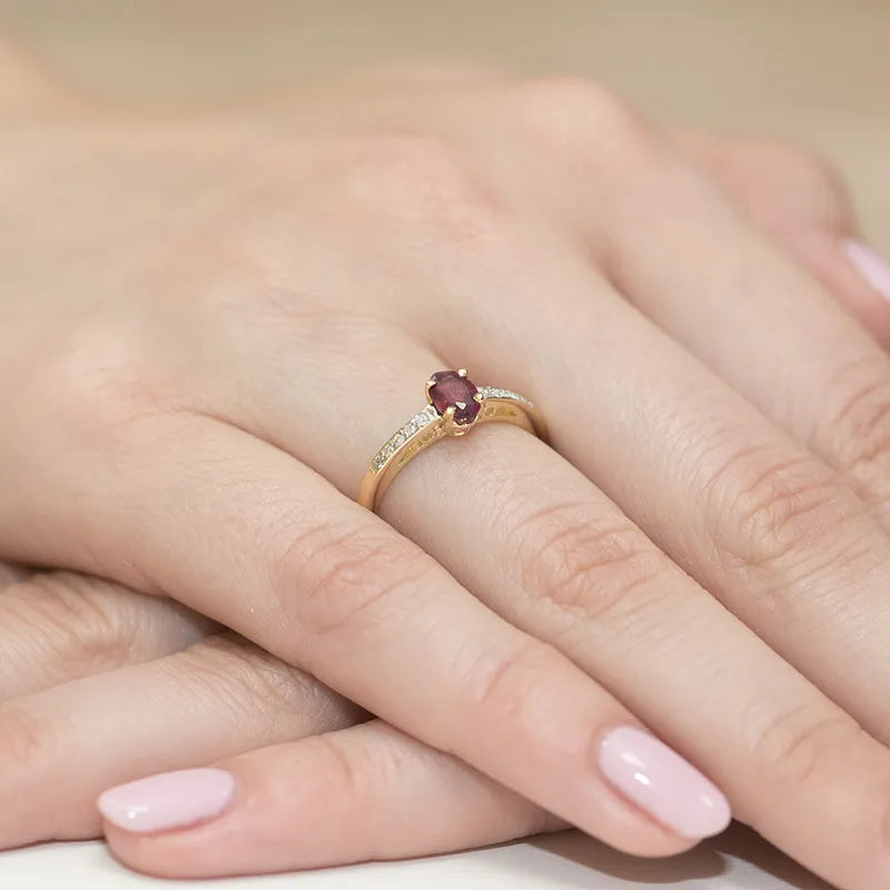 zlatý prsten s 0,60ct rubínem a 0,05ct diamanty w0067-rur-01