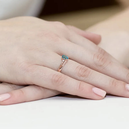 gold-ring-with-0-50ct-topaz-and-0-029ct-diamonds-w0068-tob-01