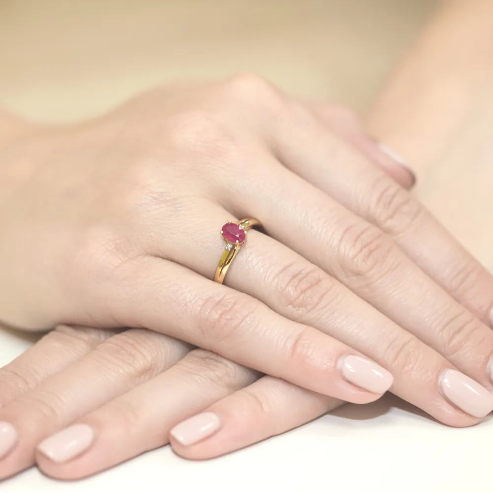 prsten-ze-zlata-s-rubínem-0-60ct-a-diamanty-0-029ct-w0068-rur-01