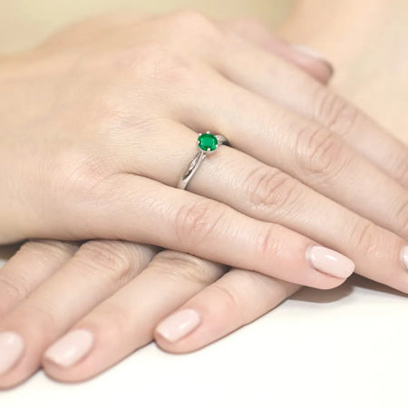 gold-ring-with-0-50ct-emerald-and-diamonds-w0074-emg-01