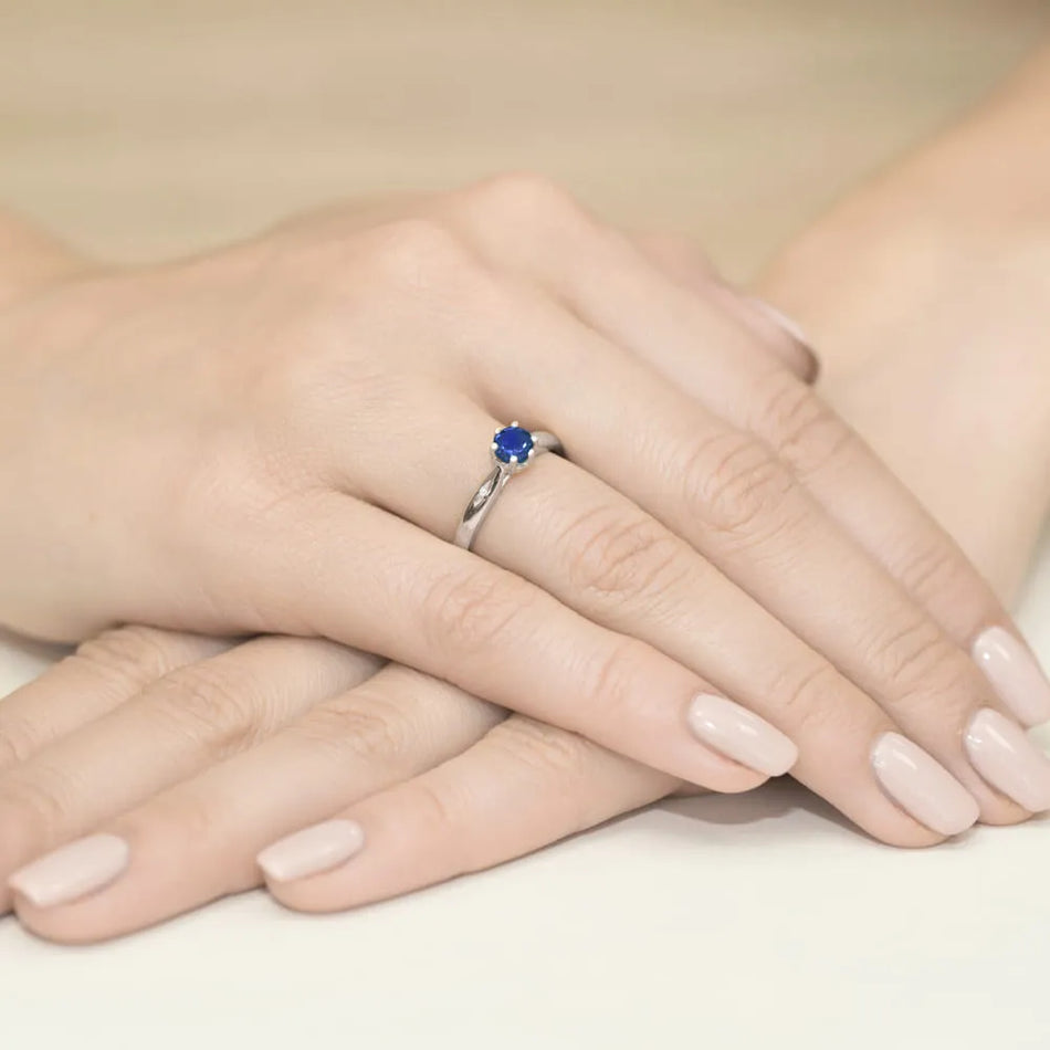 zlatý prsten s 0,50ct safírem a diamanty w0074-sab-01
