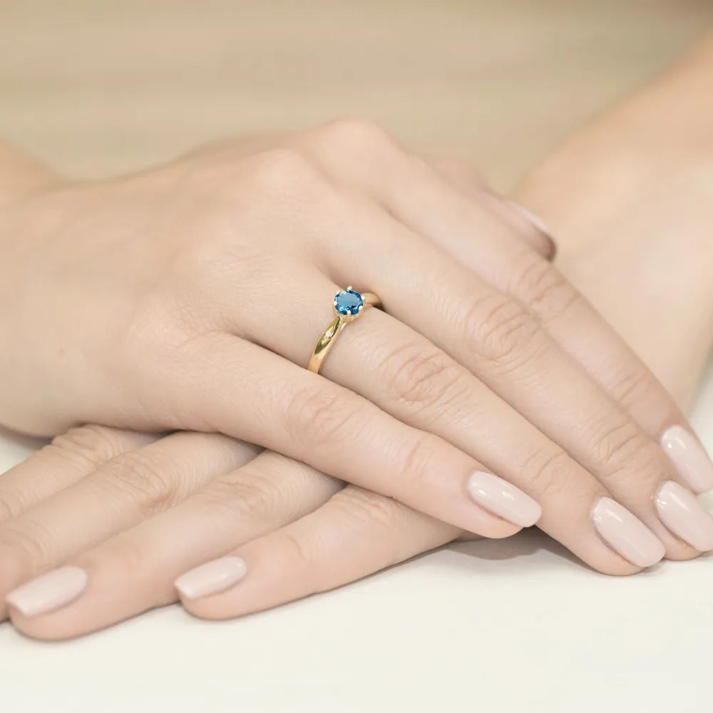 gold-ring-with-0-50ct-topaz-london-blue-and-0-01ct-diamonds-w0074-tol-01