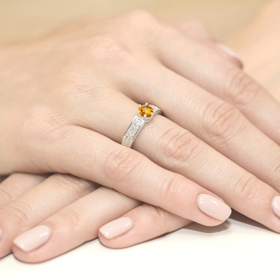 prsten-ze-zlata-s-citrínem-0-50ct-a-diamanty-w0075-ciy-01