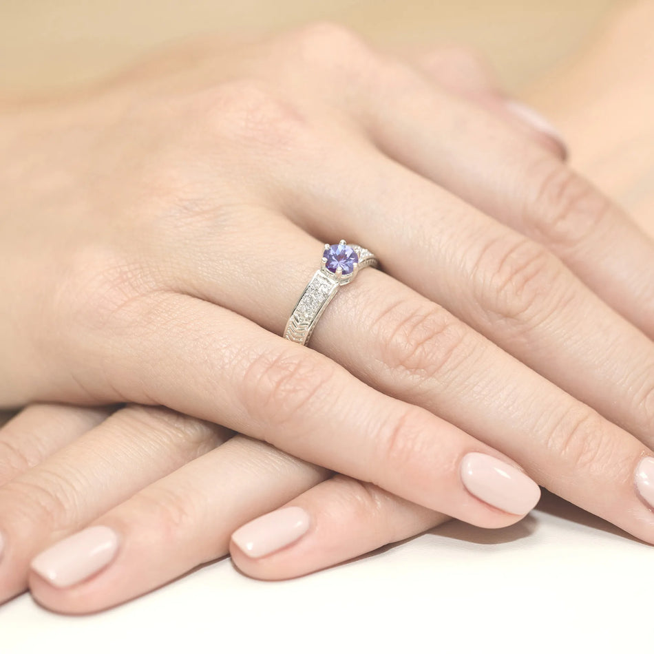 gold-ring-with-0-50ct-tansanit-and-diamonds-w0075-tap-01