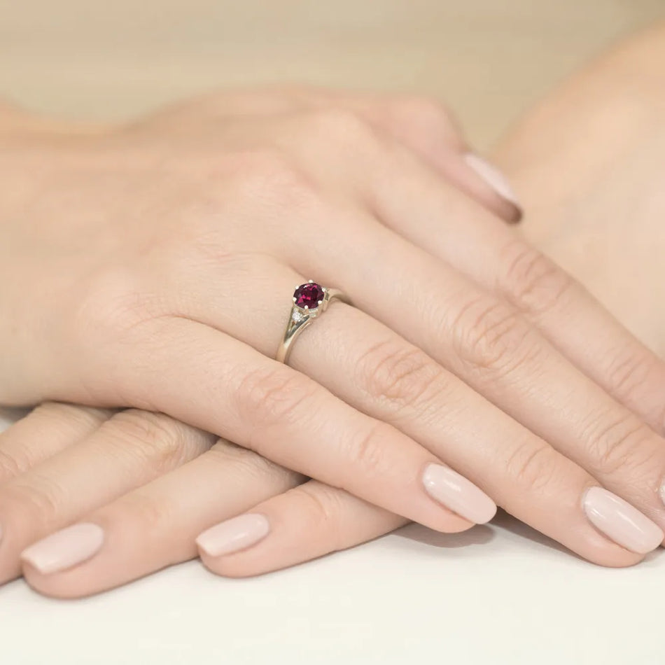 zlatý prsten s 0,60ct rodolitem a diamanty w0076-rhr-01