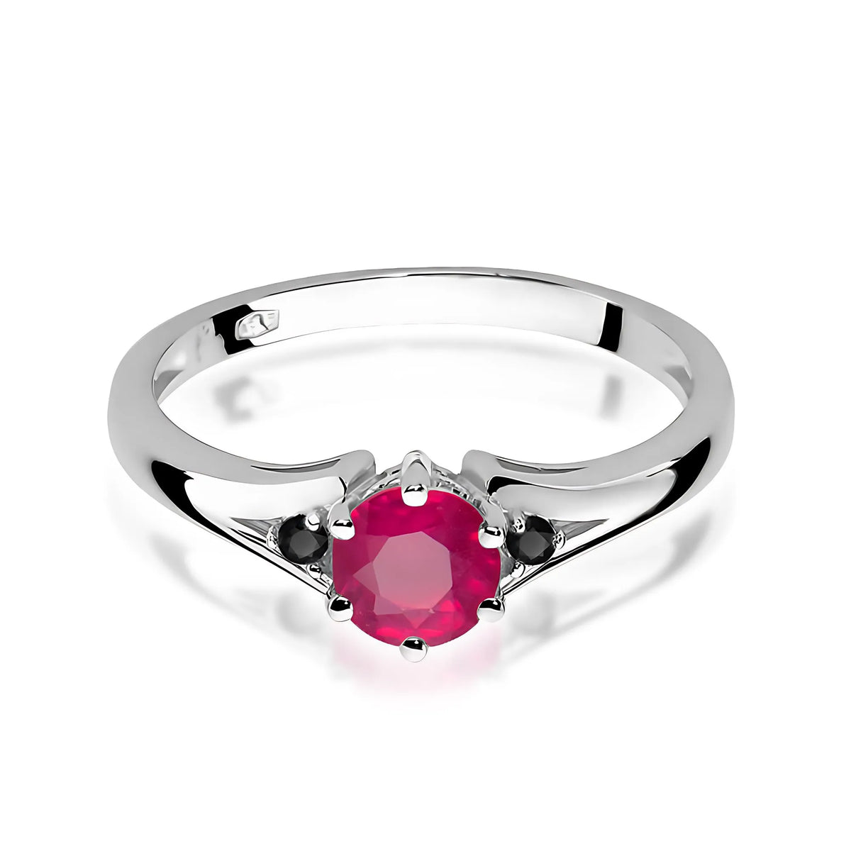 zlatý prsten s 0,60ct rubínem a černými diamanty w0076-rur-02