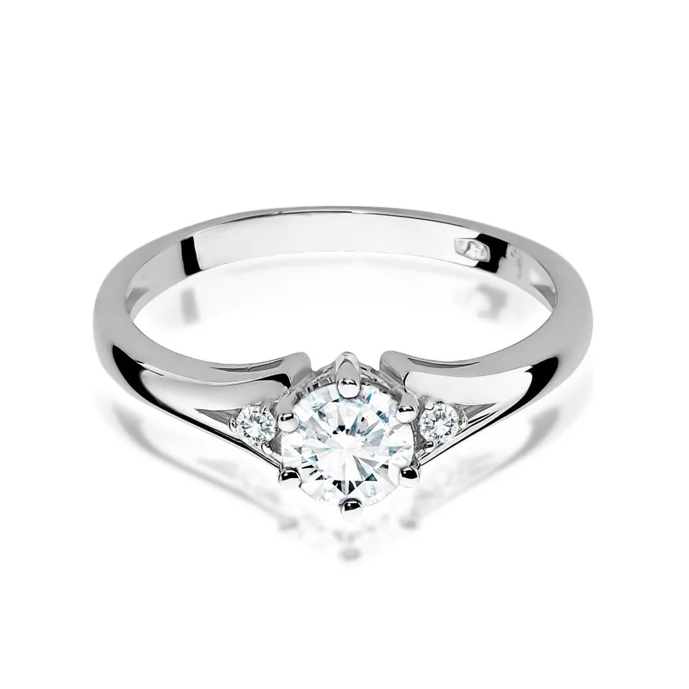 prsten-ze-zlata-s-bilym-safirem-0-60ct-a-diamanty-w0076-saw-01