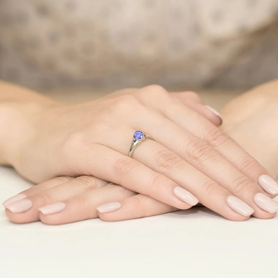 zlatý prsten s 0,50ct tanzanitem a černými diamanty w0076-tap-02