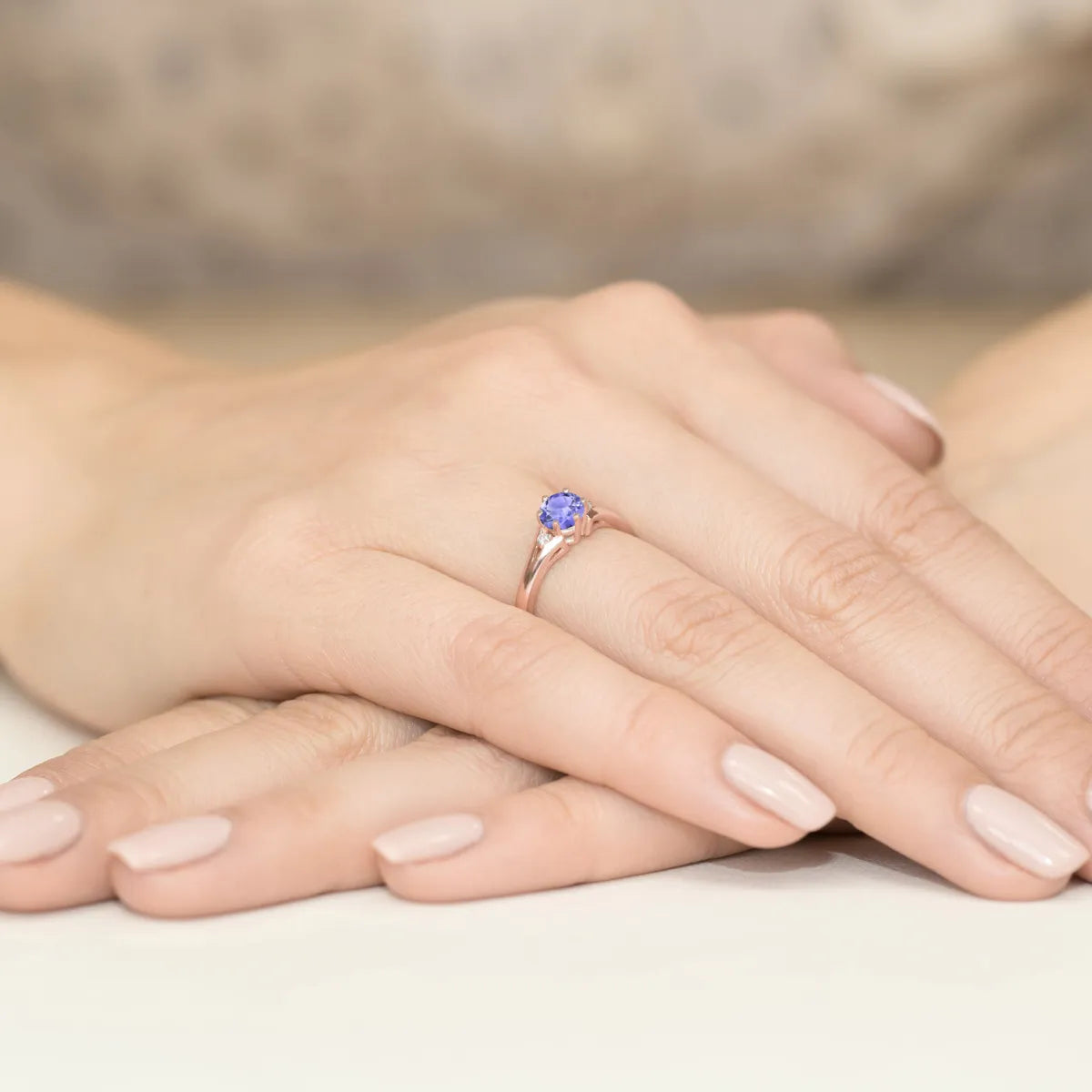 gold-ring-with-0-50ct-tansanit-and-diamonds-w0076-tap-01