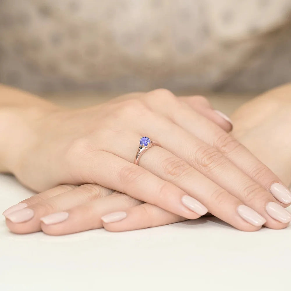 gold-ring-with-0-50ct-tansanit-and-black-diamonds-w0076-tap-02