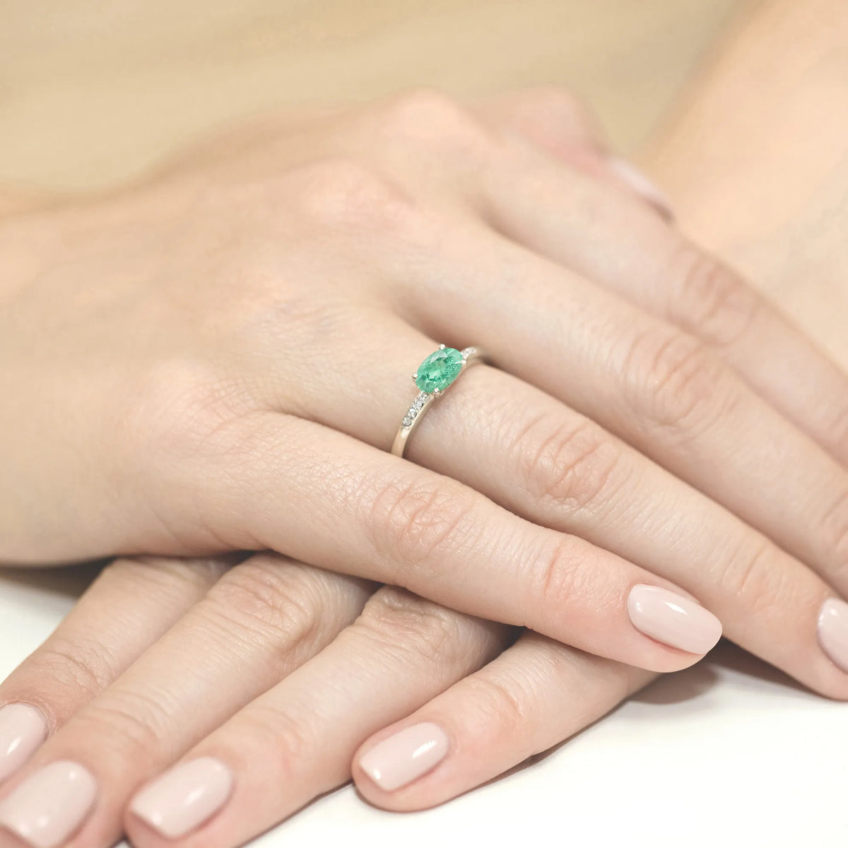 prsten-ze-zlata-s-0-40ct-smaragdem-a-0-03ct-diamanty-w0077-emg-01
