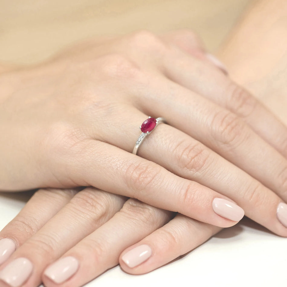 zlatý prsten s 0,60ct rubínem a 0,03ct diamanty w0077-rur-01