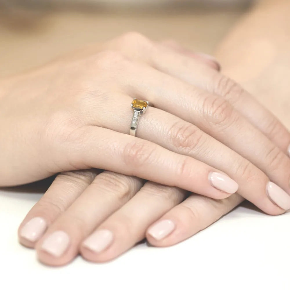 gold-ring-with-0-80ct-ruby-and-0-04ct-diamonds-w0078-ciy-01