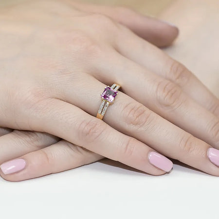 gold-ring-with-1-10ct-pink-topaz-and-0-06ct-diamonds-w0079-top-01