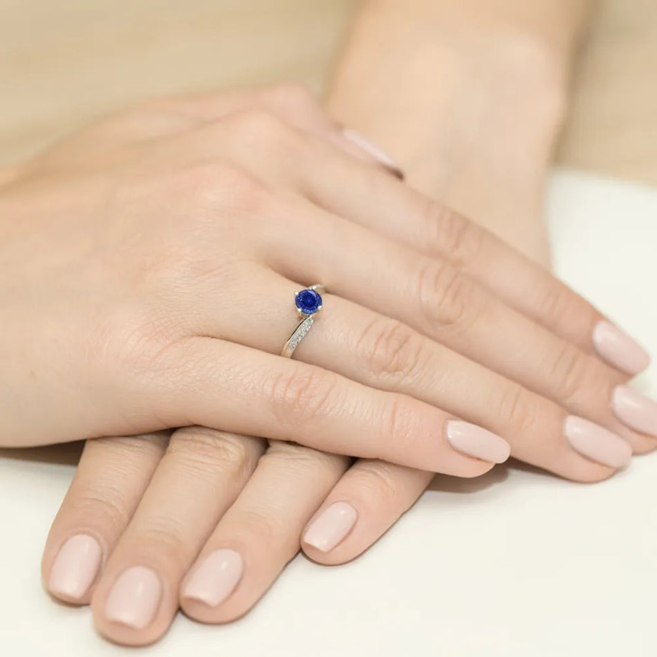 zlatý prsten s 0,50ct safírem a 0,05ct diamanty w0084-sab-01