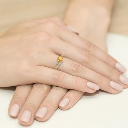 gold-ring-with-0-50ct-citrin-and-0-05ct-diamonds-w0084-ciy-01