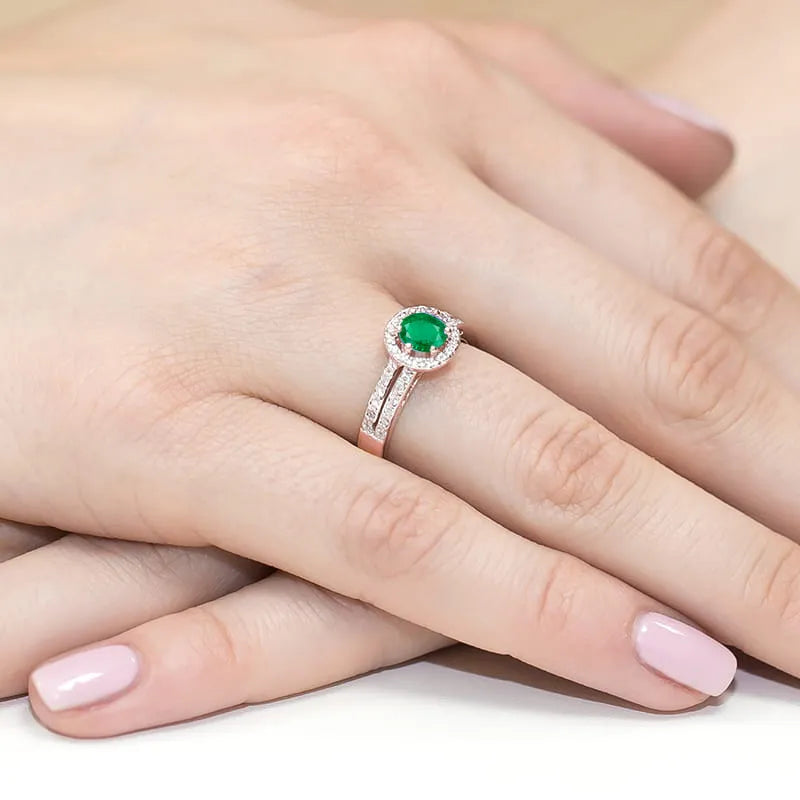 gold-ring-with-0-50ct-emerald-and-0-20ct-diamonds-w0087-emg-01