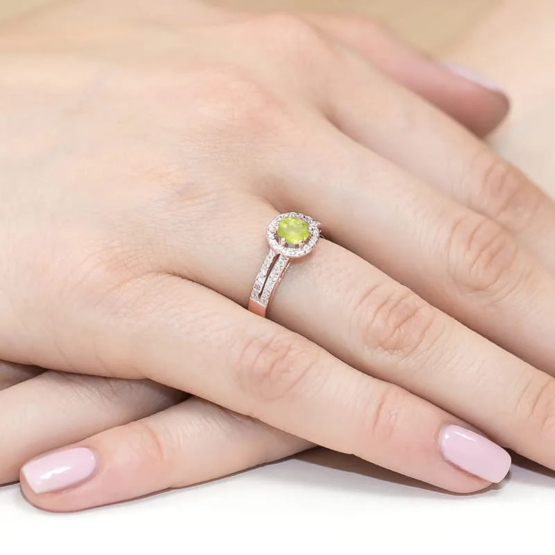 gold-ring-with-0-60ct-olivine-and-0-20ct-diamonds-w0087-peg-01