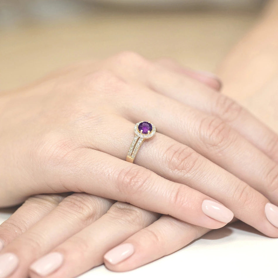 Gold Ring with 0.50ct Amethyst and 0.20ct Diamonds