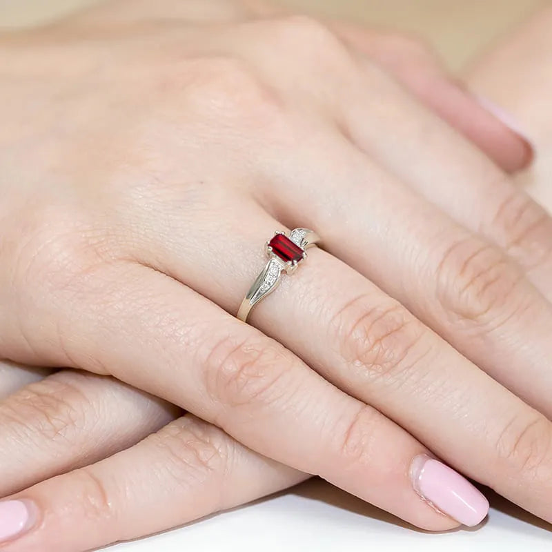zlatý prsten s 0,80ct rubínem a 0,03ct diamanty w0094-rur-01