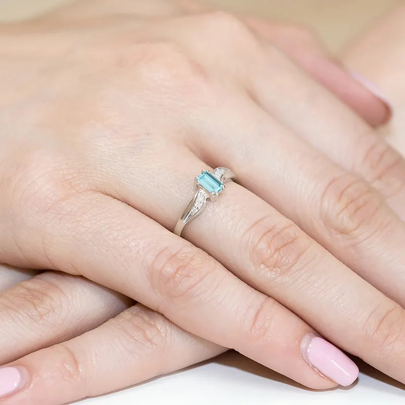 zlatý prsten s topazem 0,65 ct a diamanty 0,03 ct w0094-tob-01