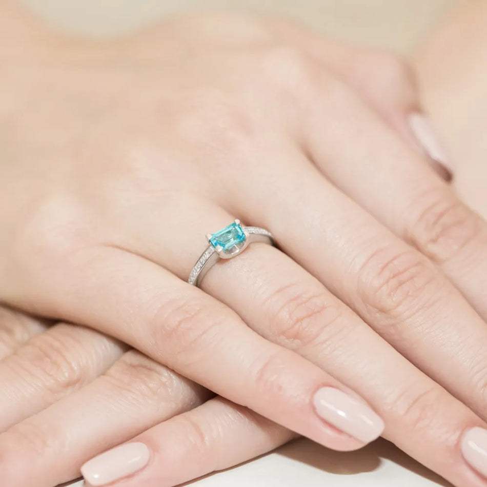 zlatý prsten s topazem 0,65 ct a diamanty 0,03 ct w0105-tob-01