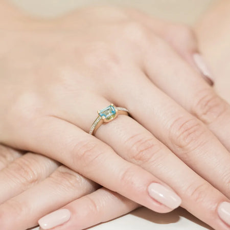 gold-ring-with-0-65ct-topaz-and-0-03ct-diamonds-w0105-tob-01