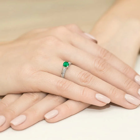 gold-ring-with-0-50ct-emerald-and-0-03ct-diamonds-w0106-emg-01