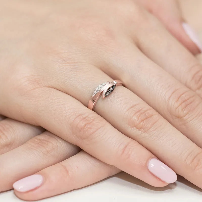 gold-ring-with-diamonds-w0107-dib-01