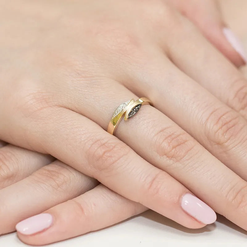 gold-ring-with-diamonds-w0107-dib-01