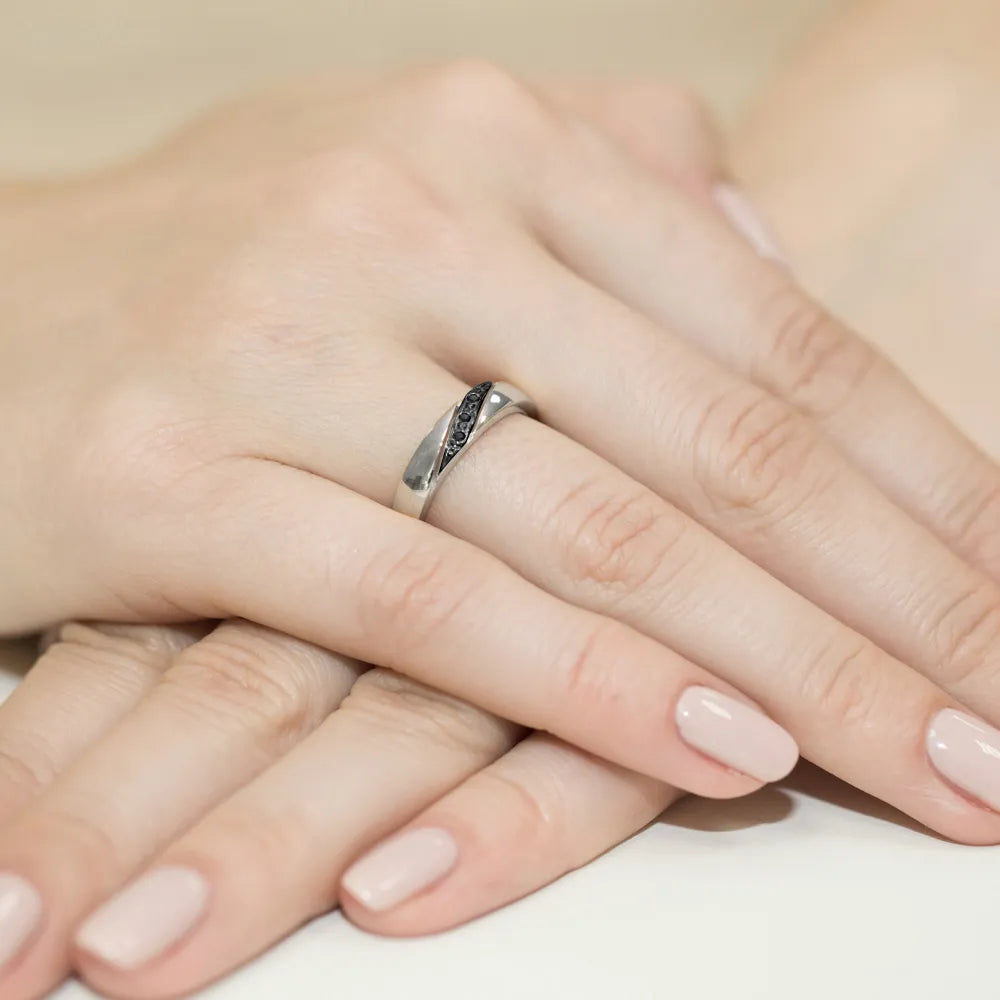 zlatý prsten s 0,015 ct černými diamanty w0118-dib-02