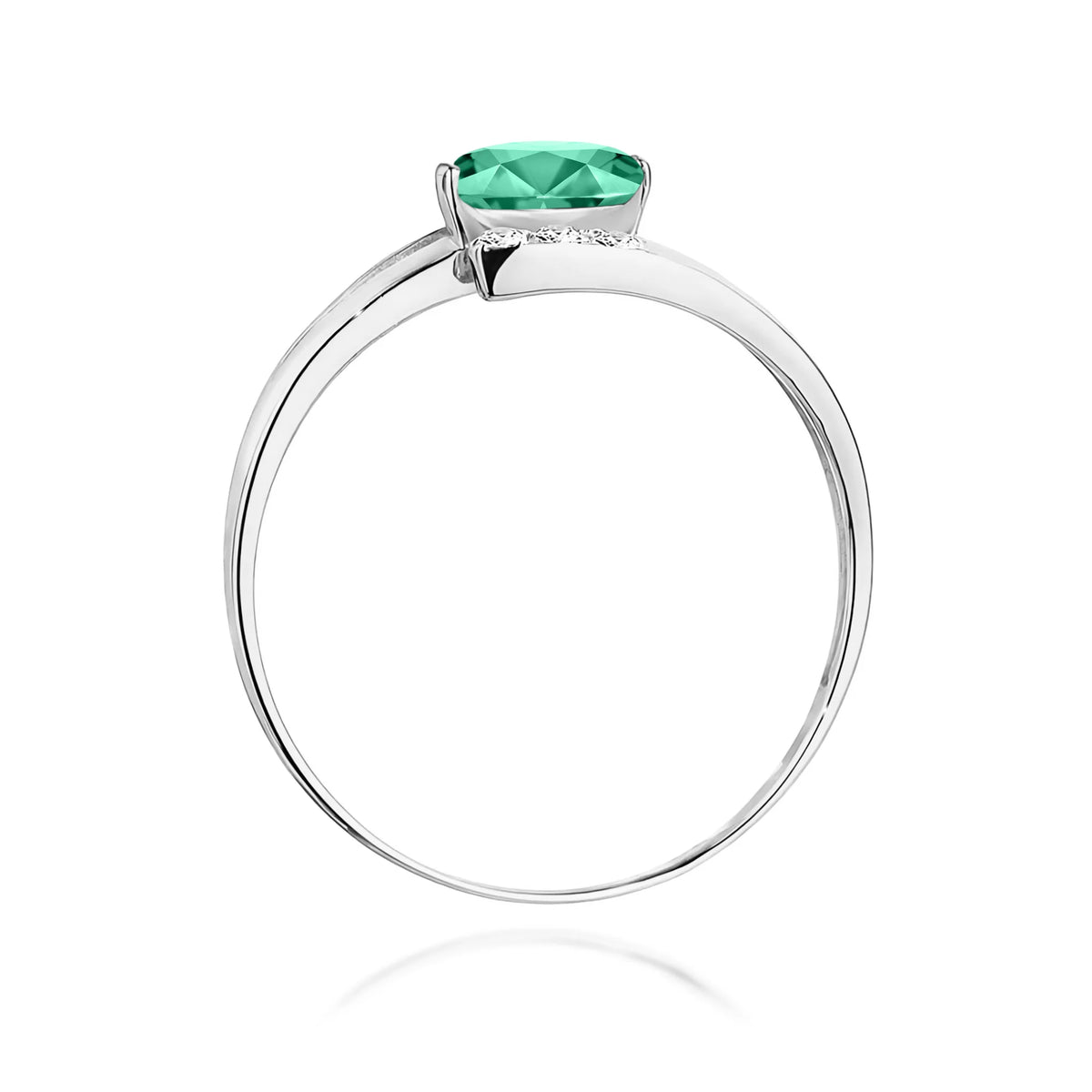 Prsten z bílého 14k zlata s oválným smaragdem 0,40 ct a diamanty 0,052 ct