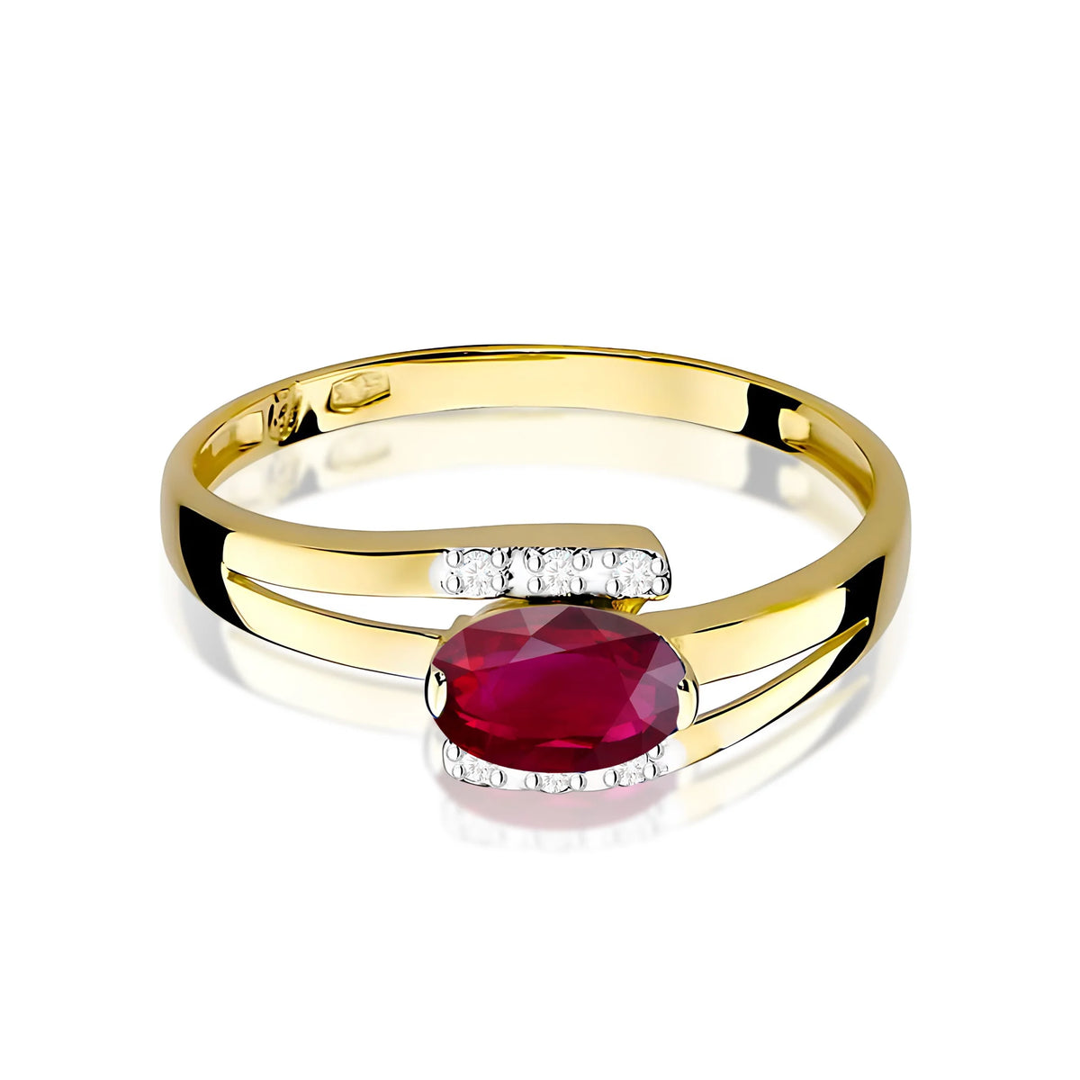 Prsten ze žlutého 14k zlata s oválným rubínem 0,60 ct a diamanty 0,052 ct
