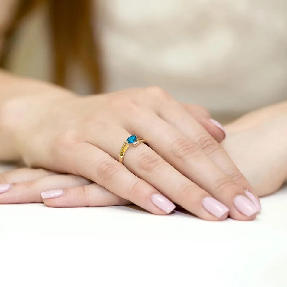 gold-ring-with-0-50ct-topaz-london-blue-and-0-052ct-diamonds-w0119-tol-01