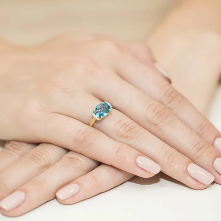 gold-ring-with-1-70ct-topaz-and-0-04ct-diamonds-w0148-tob-01