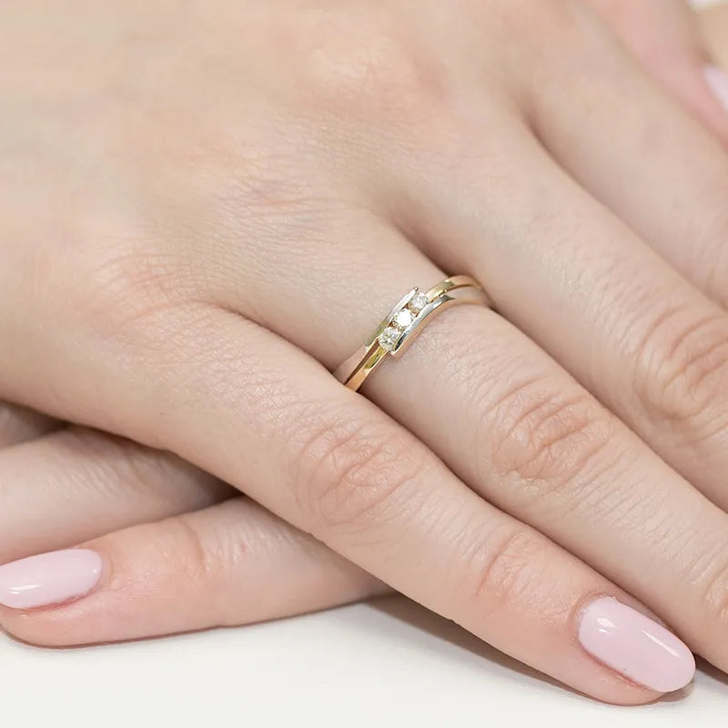 gold-ring-with-0-12ct-diamonds-w0159-diw-01