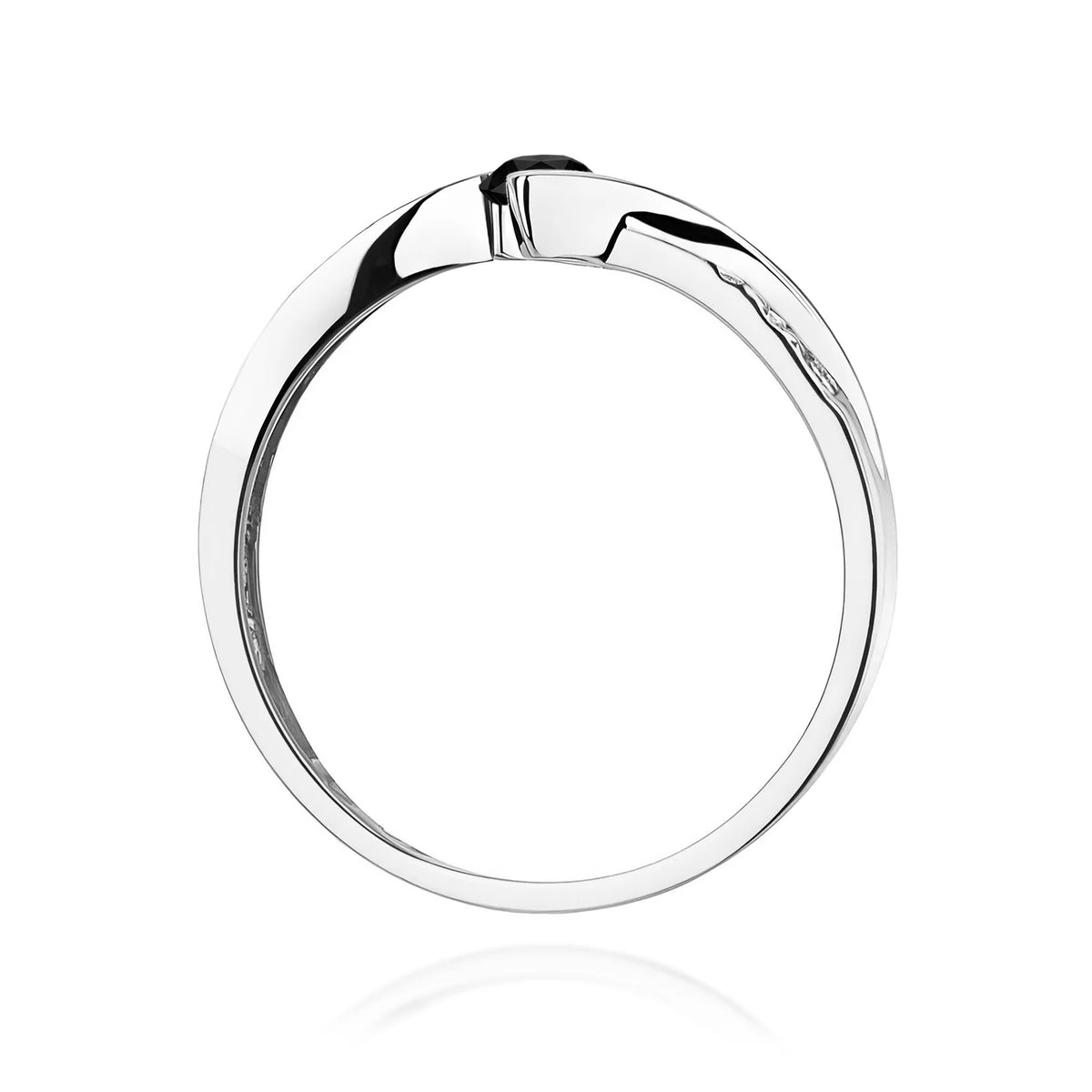 Prsten s otevřenou obroučkou z bílého 14k zlata s černým diamantem 0,12 ct a 0,03 ct bílými diamanty