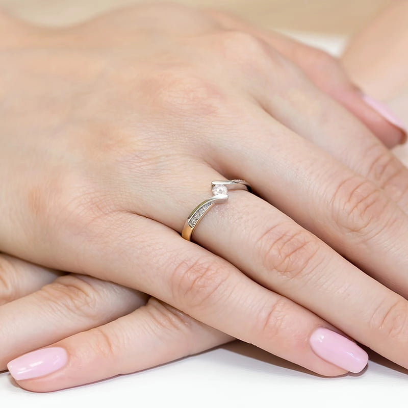 Zlatý prsten s diamanty 0,13 ct a 0,03 ct